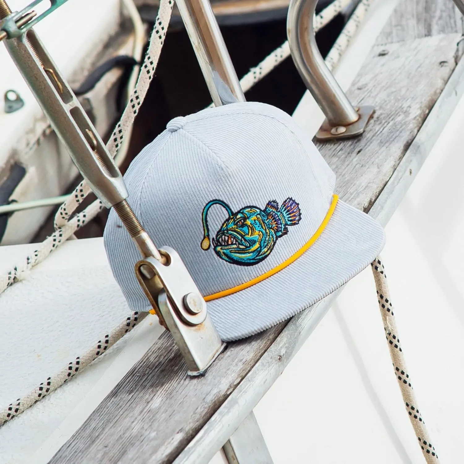 Bajío Flat Brim Fishing Hat – Marine Art Snapback Trucker Cap with Embroidered Ocean Design, Breathable and Coastal-Ready