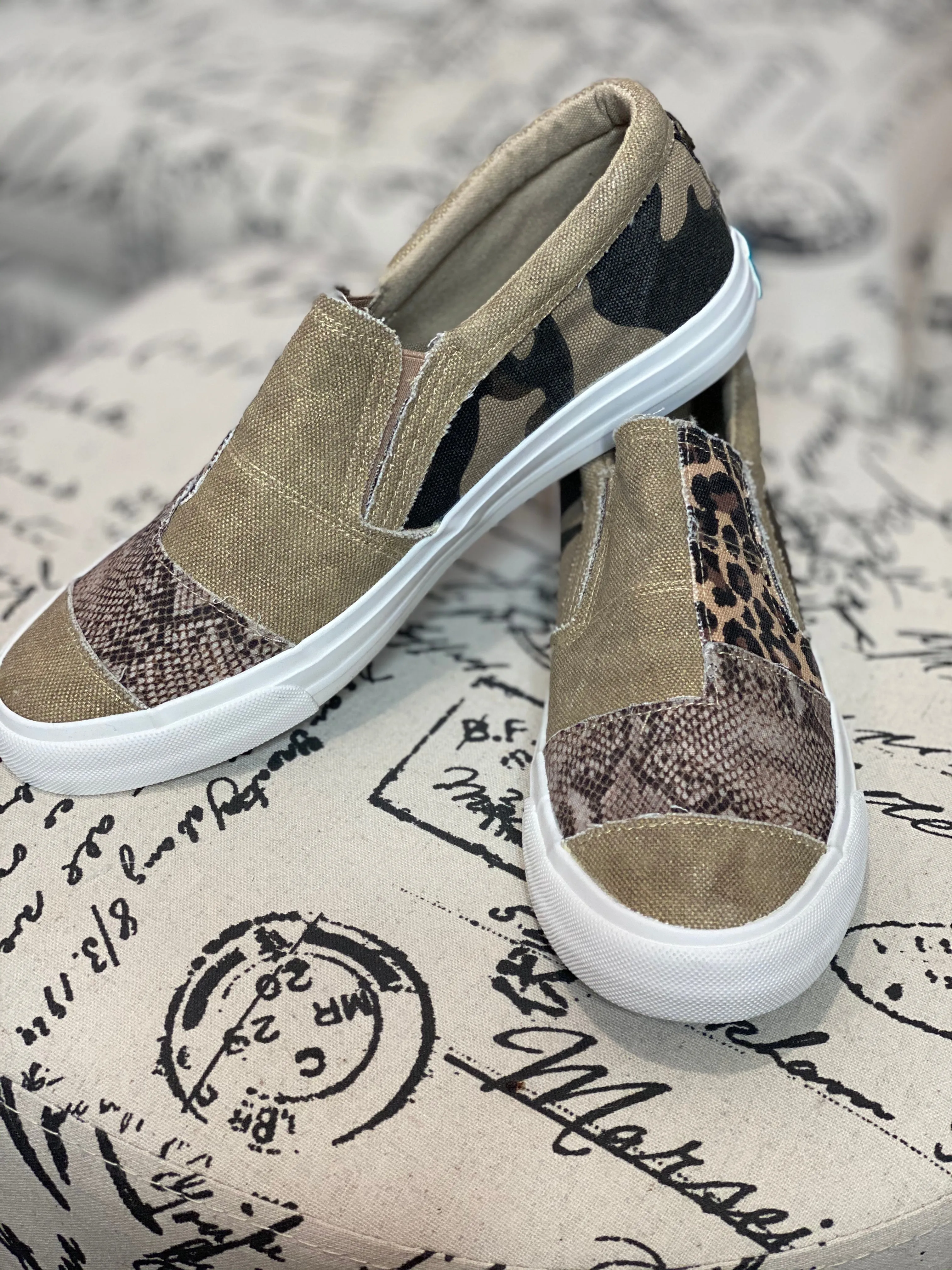 Maddox Blowfish Sneaker in Natural