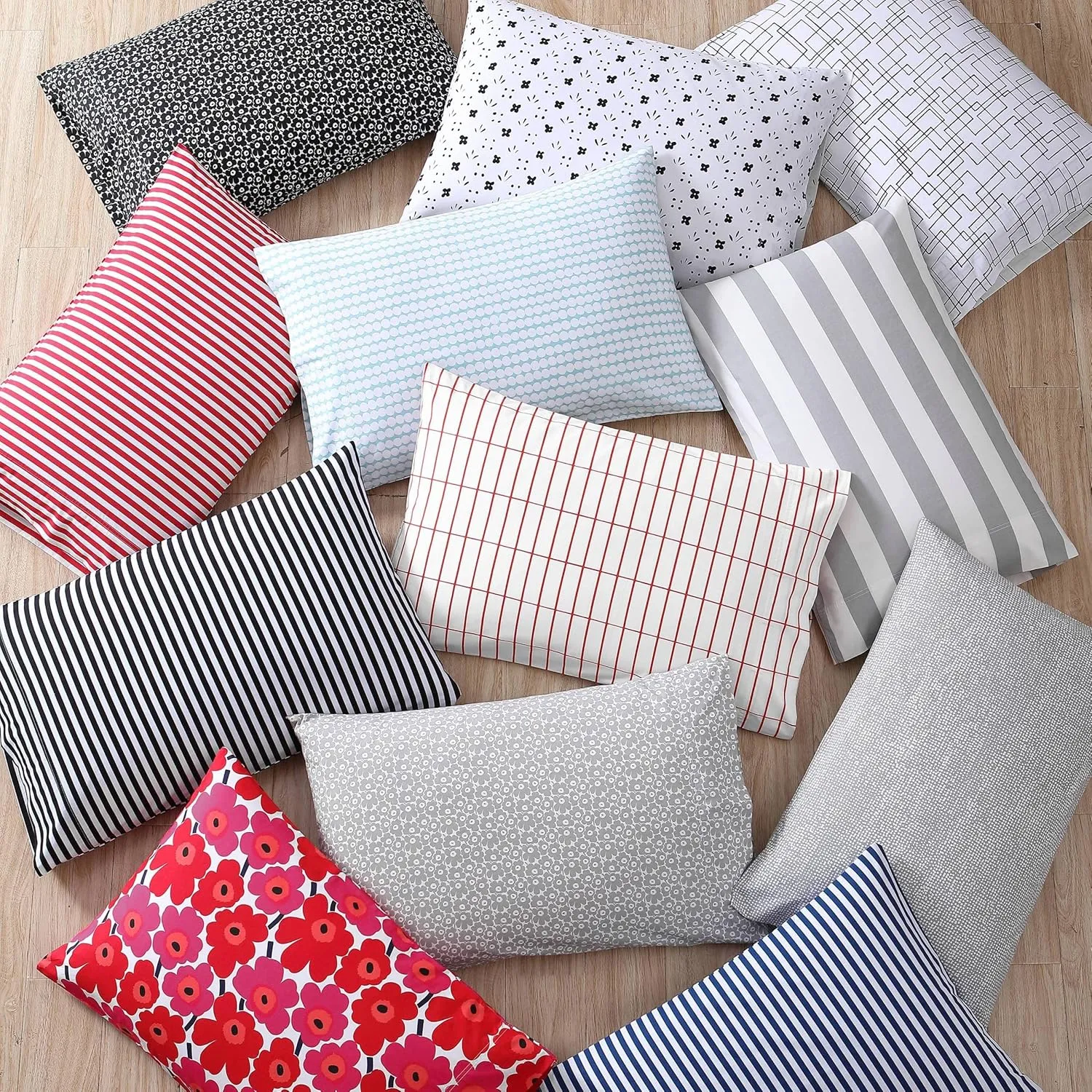 MARIMEKKO- Queen Sheet Set, Cotton Percale Bedding Set, Crisp & Cool, Lightweight & Breathable (Pieni Tiiliskivi Red, Queen)