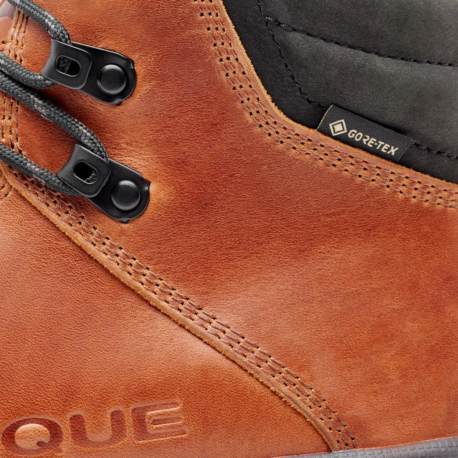 Vasque Women's St. Elias Waterproof Hiking Boot